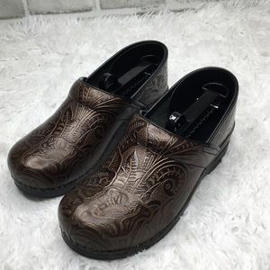 ⬇️Dansko Clogs Size 9.5-10